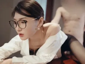 Vào phòng riêng được tiền bối nữ nứng lồn bú củ khoải cho
