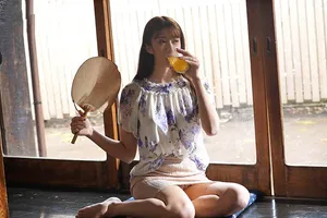 Mùa hè buồn chán ở quê địt vợ cạnh bên nhà thiếu thốn vì lấy chồng yêu già