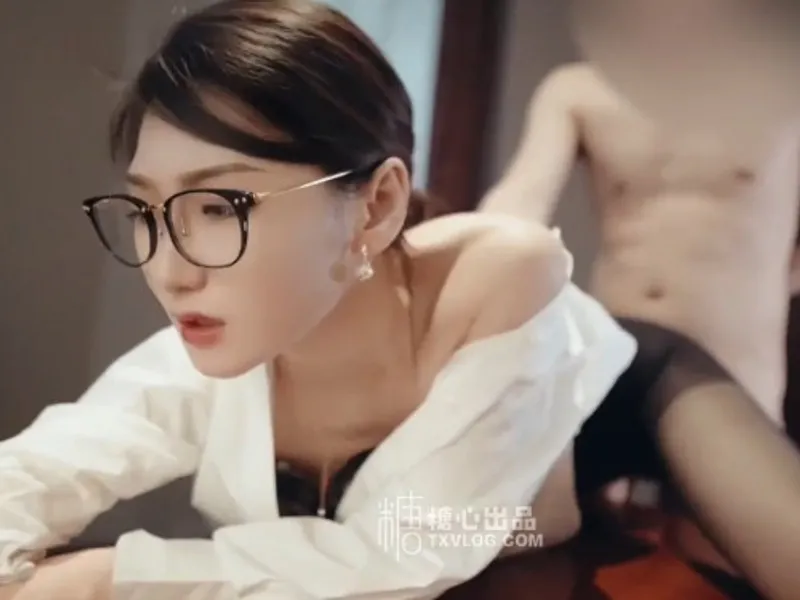 Vào phòng riêng được tiền bối nữ nứng lồn bú củ khoải cho