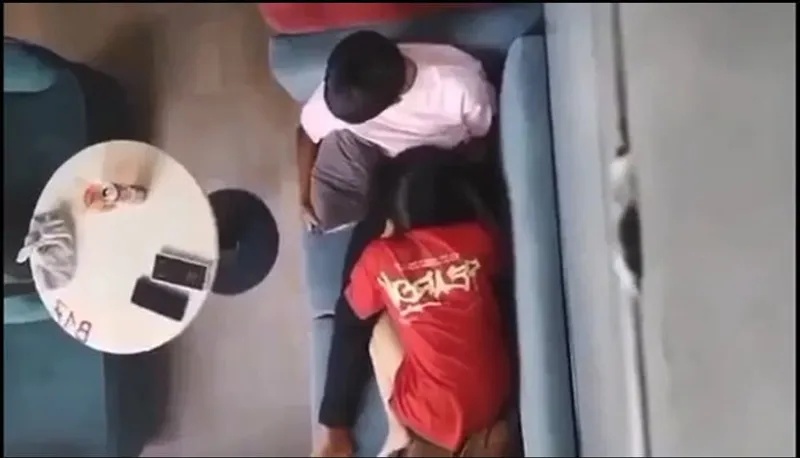 Quay lén em gái bú mút cho bồ nơi công cộng