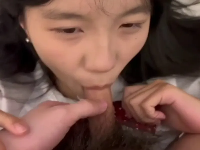 Em loli dễ thương mút cặc biến em thành con em đĩ dâm dục p2